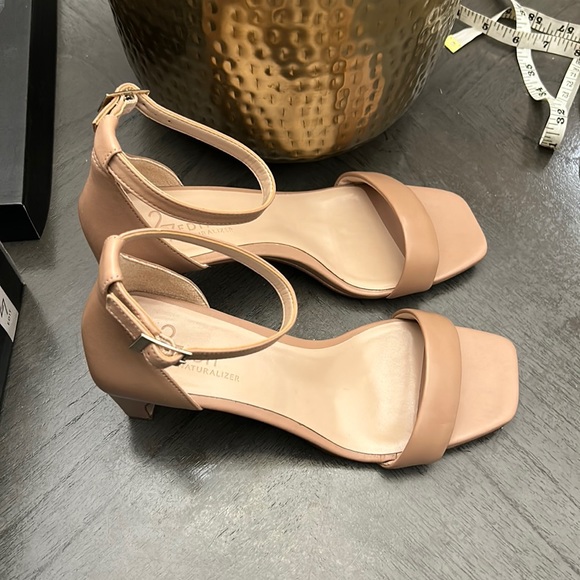 27 EDIT Naturalizer Iriss Ankle Strap Sandal - Picture 4 of 10